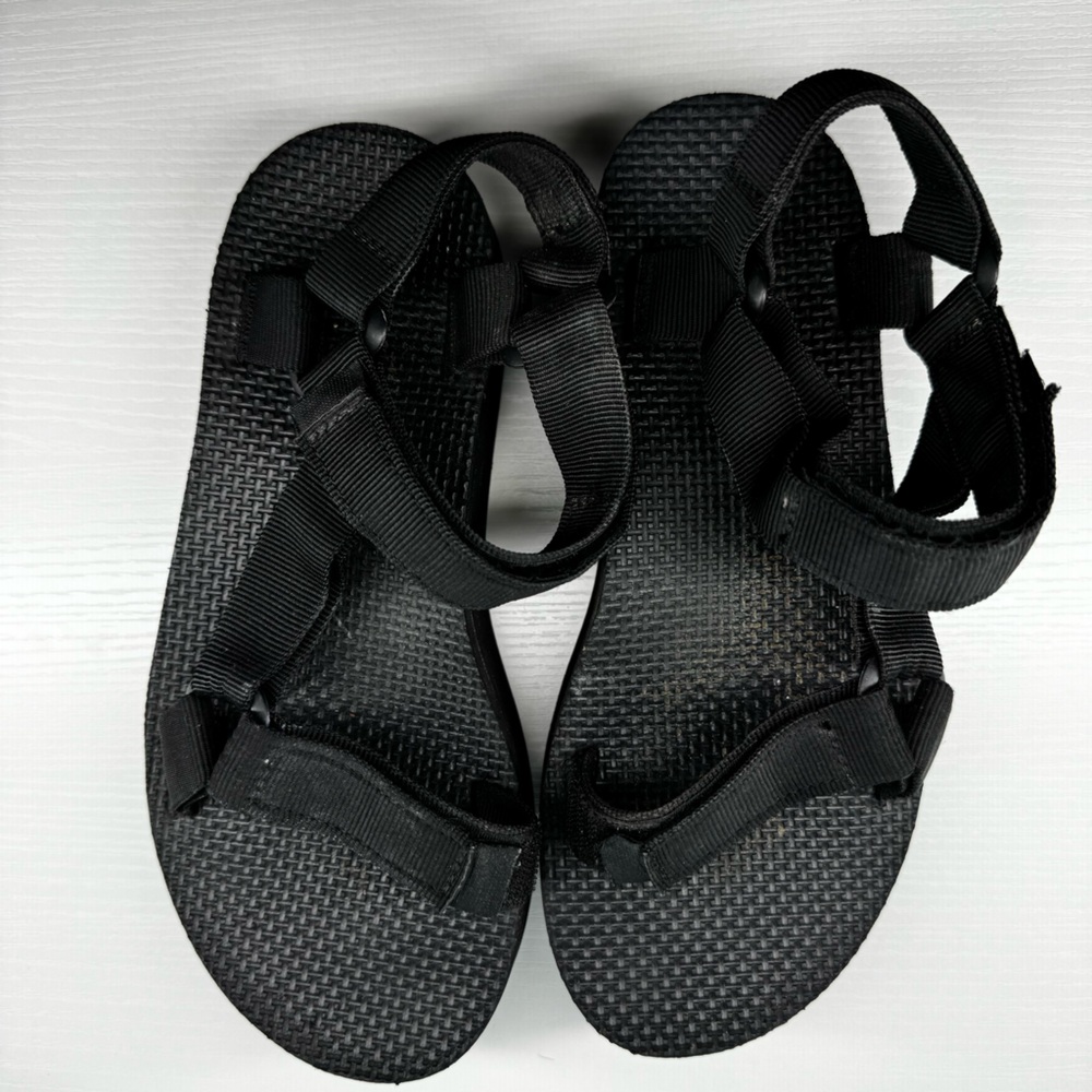 Black Teva Shoes~ Size 6